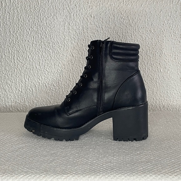 Black lace up combat boots with heel - size 9 - Picture 4 of 5